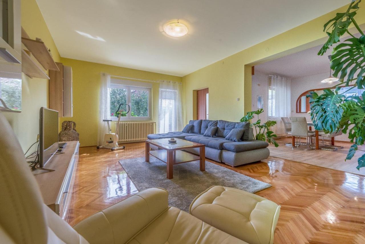 Apartment Villa Odesa with private pool Zara Esterno foto