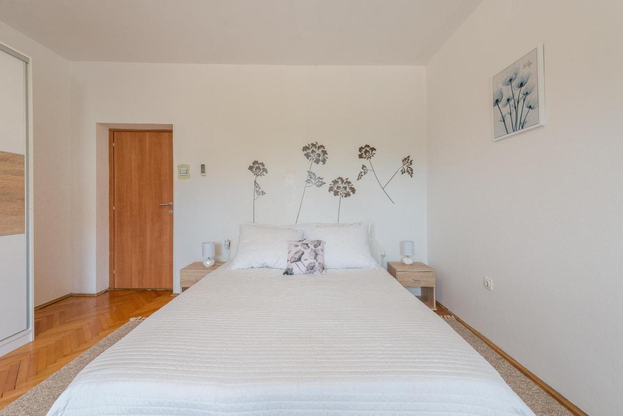 Apartment Villa Odesa with private pool Zara Esterno foto